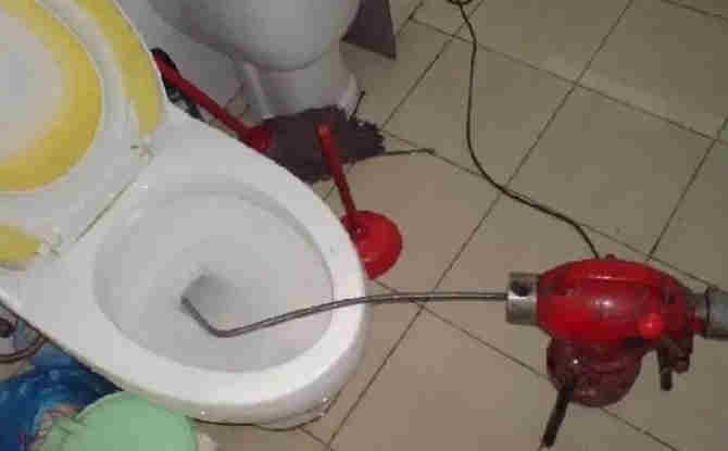 钟楼马桶通下水
